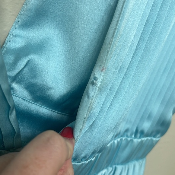 Abercrombie: Plunge Pleated Mini Dress - Picture 3 of 3